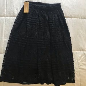 (NWT) Francesca’s - Black Lace Skirt